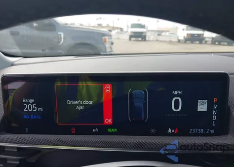 2022 Ford Mustang Mach-E Select z USA, uszkodzony, nr VIN 3FMTK1RM4NMA42903